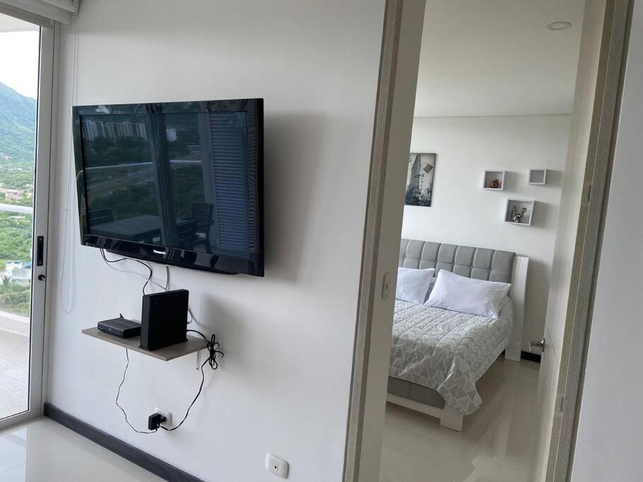 Modern Well-equipped 4 Ppl Condo/5 Min Beach Walk Apartment *