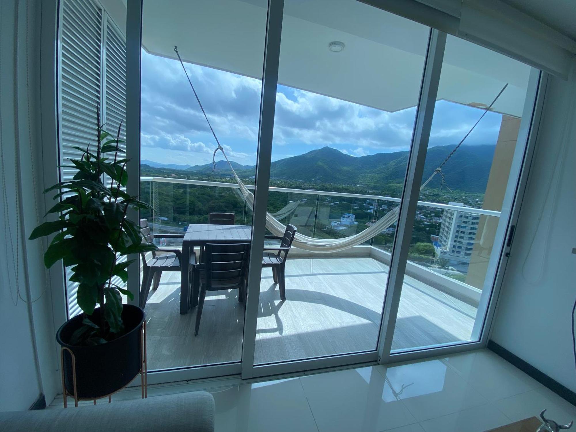 Modern Well-equipped 4 Ppl Condo/5 Min Beach Walk Apartment *